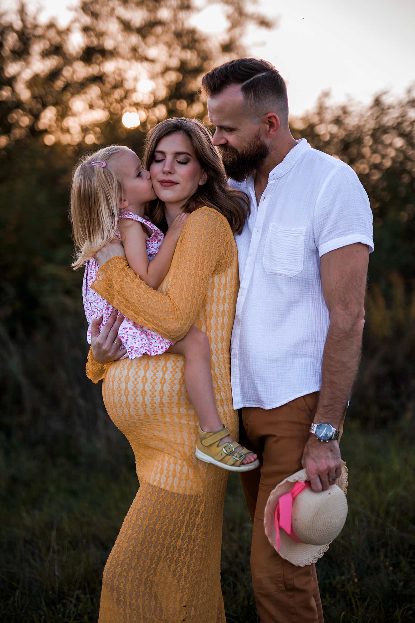 családi kismamafotózás a természetben