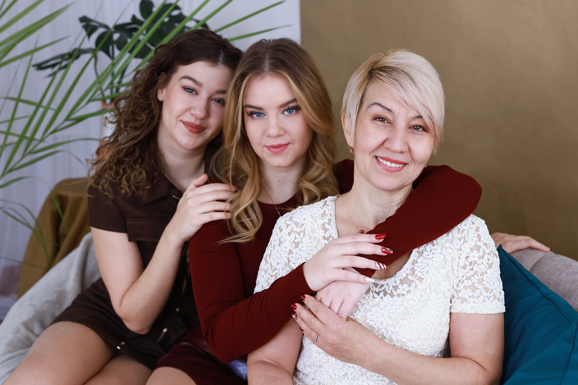 Anyuka kép felnőtt lányával miskolci stúdióban 